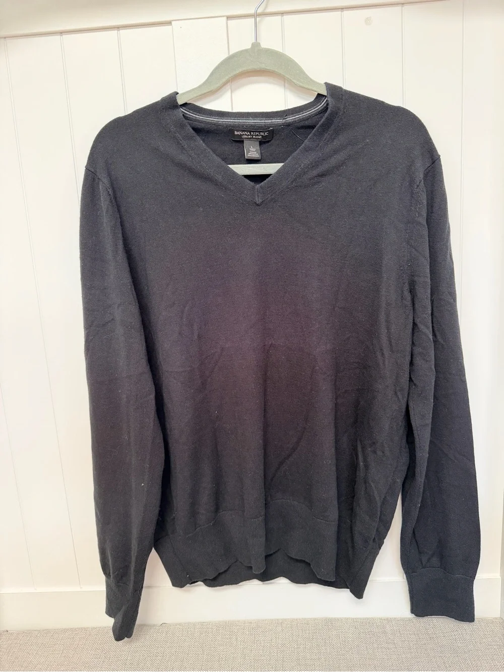 Banana Republic Men's Black V-Neck Lightweight Sweater